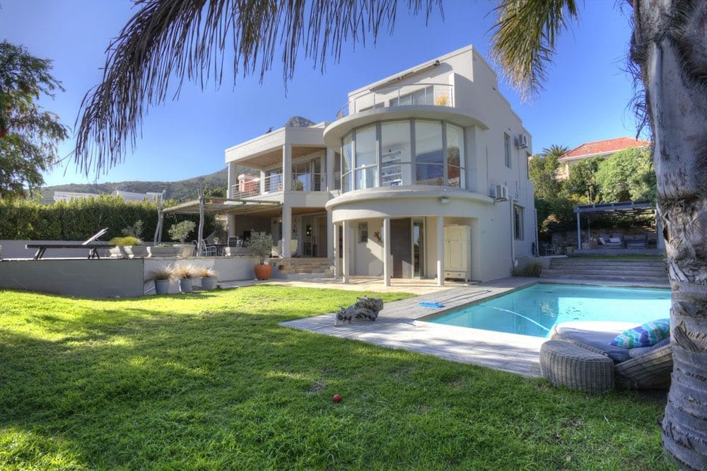 Photo 12 of Ingwelala Camps Bay accommodation in Camps Bay, Cape Town with 4 bedrooms and 4 bathrooms