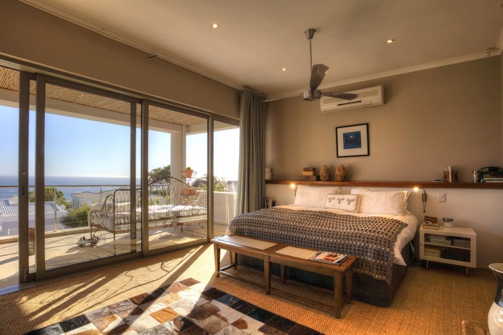 Photo 7 of Ingwelala Camps Bay accommodation in Camps Bay, Cape Town with 4 bedrooms and 4 bathrooms