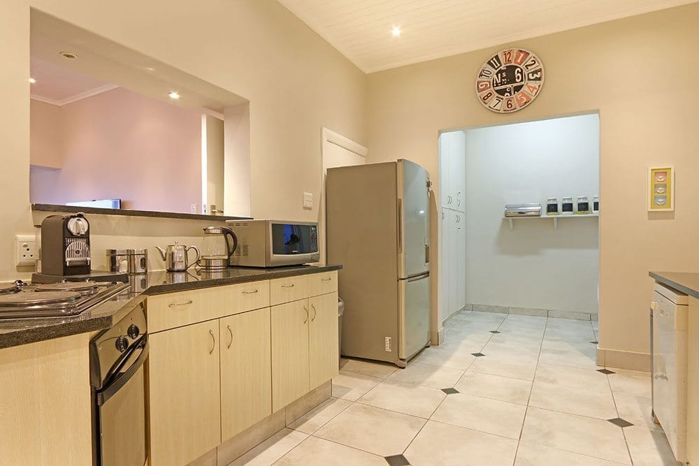 Photo 19 of 8 Sir David Baird accommodation in Bloubergstrand, Cape Town with 3 bedrooms and 2 bathrooms