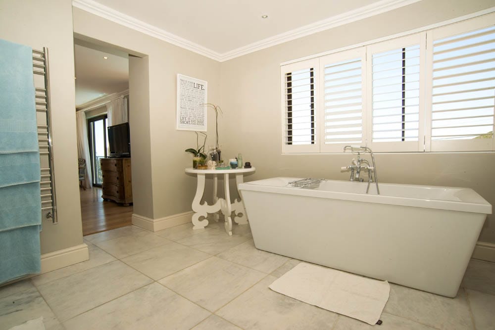 Photo 7 of Avenue Normandie Villa accommodation in Fresnaye, Cape Town with 4 bedrooms and 2 bathrooms