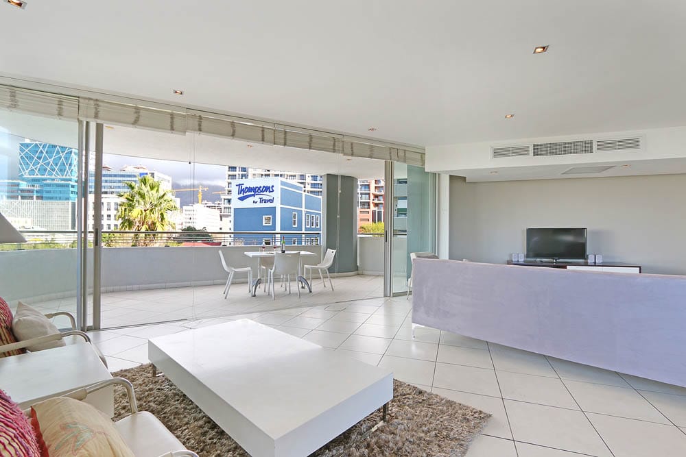 Photo 7 of Harbouredge Suites Superior Two Bedroom accommodation in City Centre, Cape Town with 2 bedrooms and 2 bathrooms