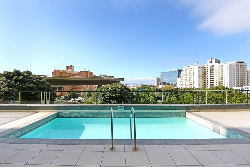 Photo 10 of Harbouredge Suites Superior Two Bedroom accommodation in City Centre, Cape Town with 2 bedrooms and 2 bathrooms