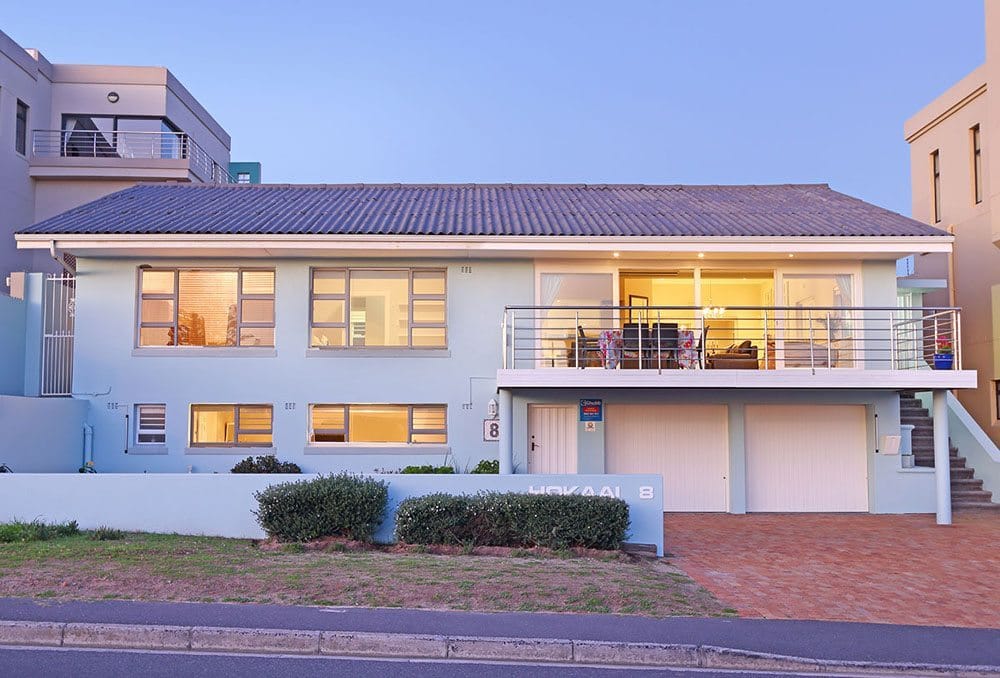 Photo 13 of 8 Sir David Baird accommodation in Bloubergstrand, Cape Town with 3 bedrooms and 2 bathrooms