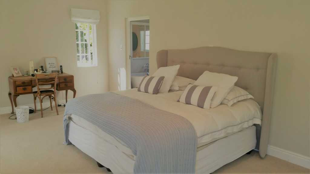 Photo 5 of Constantia Vista accommodation in Constantia, Cape Town with 5 bedrooms and 4 bathrooms