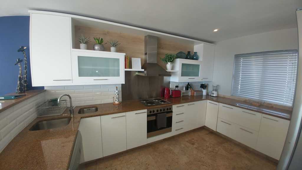 Photo 8 of Daxon Views accommodation in Green Point, Cape Town with 2 bedrooms and 2 bathrooms