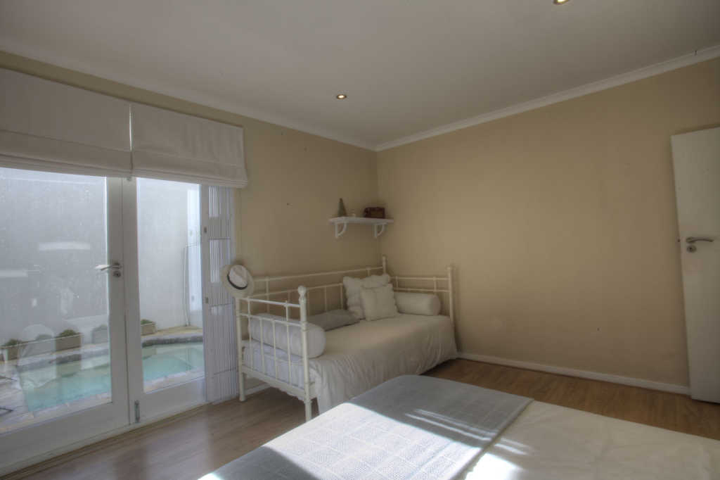 Photo 2 of Berkley 7A accommodation in Camps Bay, Cape Town with 3 bedrooms and 2 bathrooms