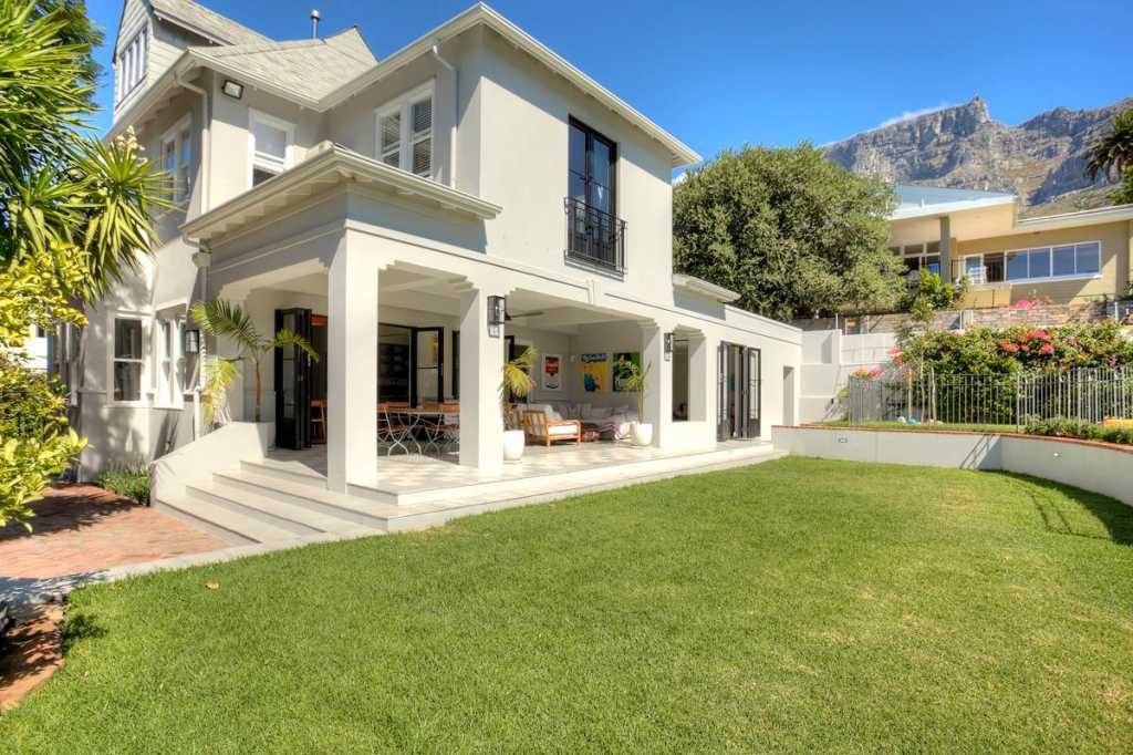 Photo 12 of Buxton Villa accommodation in Gardens, Cape Town with 4 bedrooms and 3 bathrooms