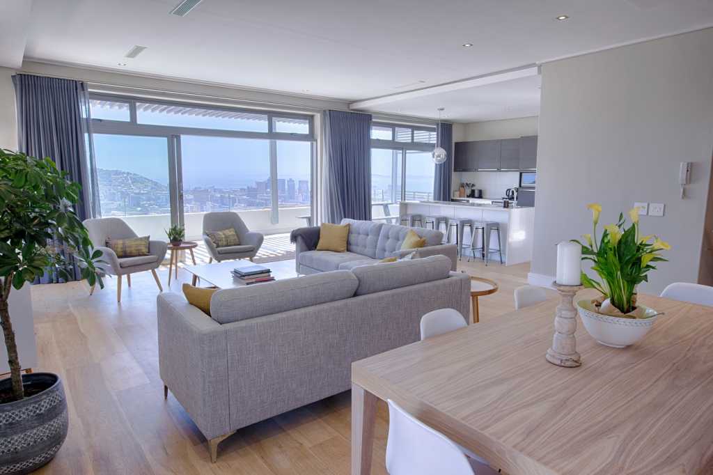 Photo 5 of Horizon Views Penthouse accommodation in Vredehoek, Cape Town with 3 bedrooms and 2 bathrooms