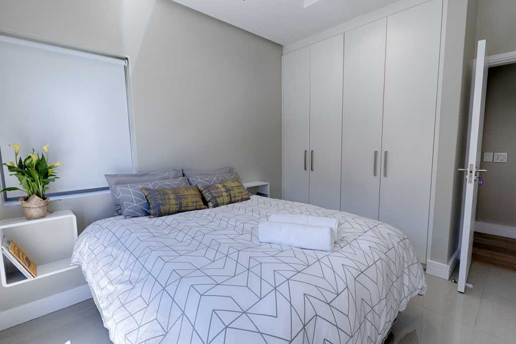 Photo 8 of Horizon Views Penthouse accommodation in Vredehoek, Cape Town with 3 bedrooms and 2 bathrooms