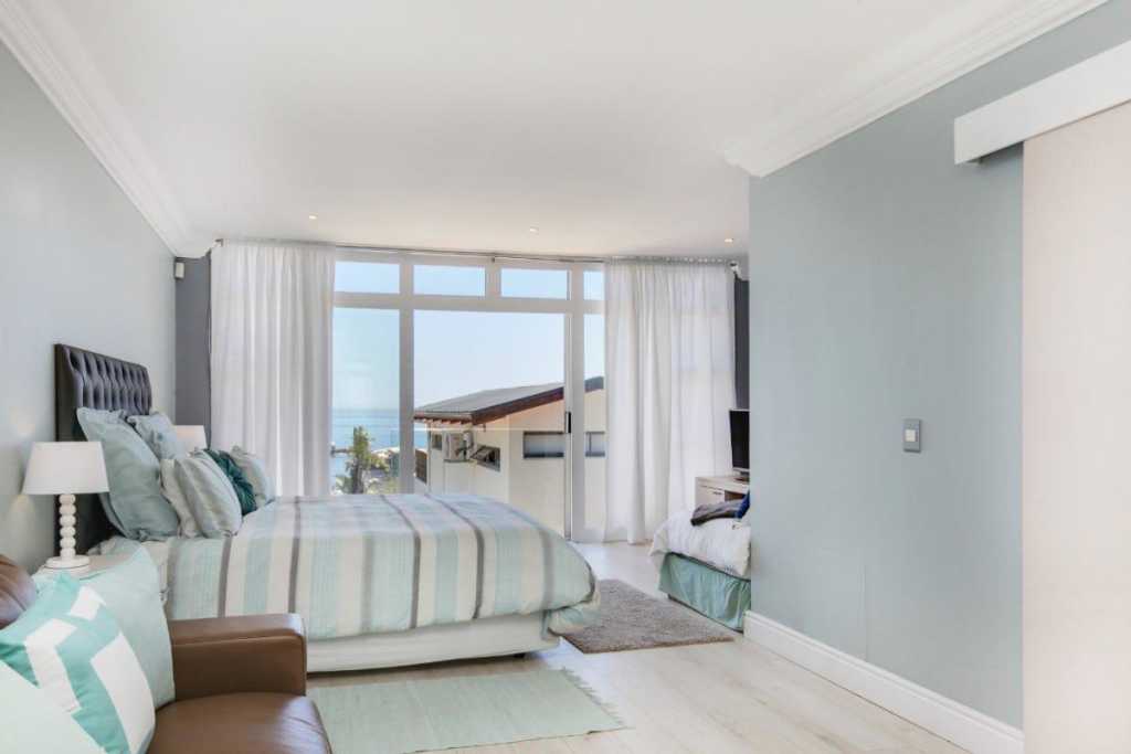 Photo 9 of Bakoven Foreshore accommodation in Bakoven, Cape Town with 2 bedrooms and 2 bathrooms