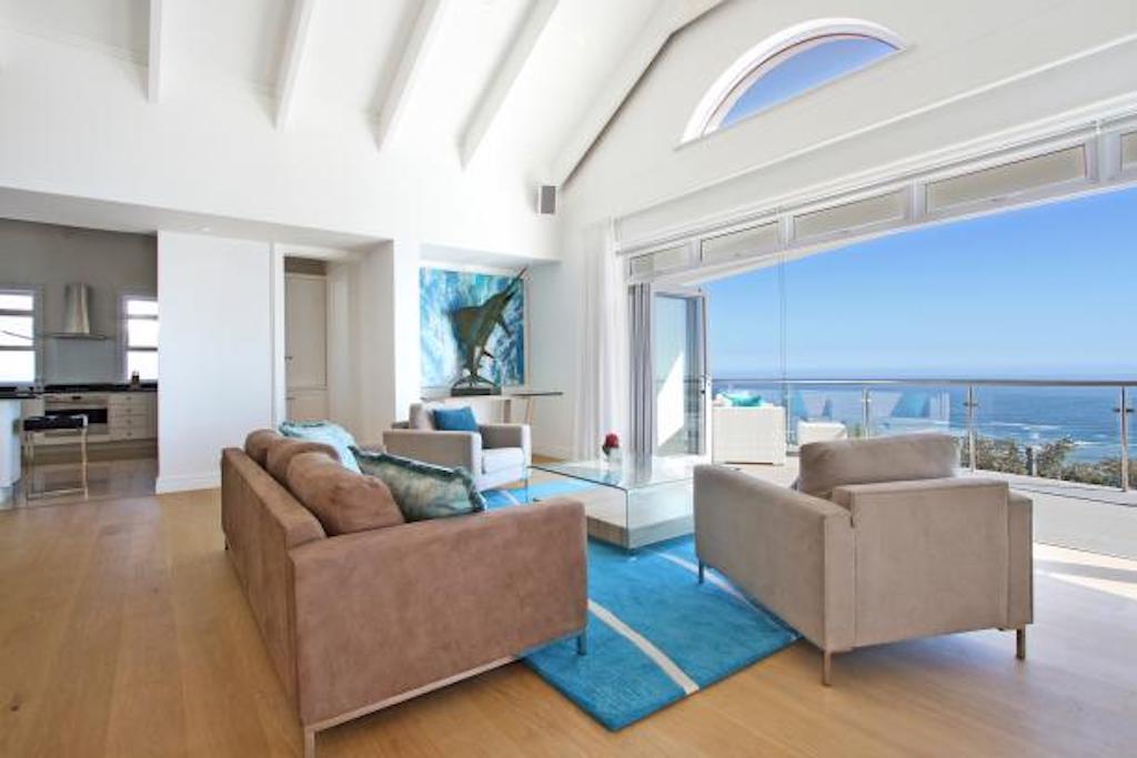 Photo 7 of Casa Giannasi accommodation in Camps Bay, Cape Town with 4 bedrooms and 4 bathrooms