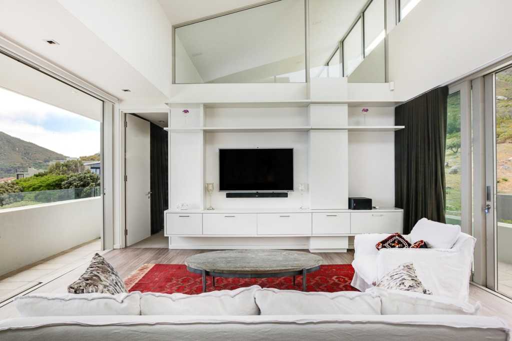 Photo 16 of Hely Views accommodation in Camps Bay, Cape Town with 5 bedrooms and 5 bathrooms