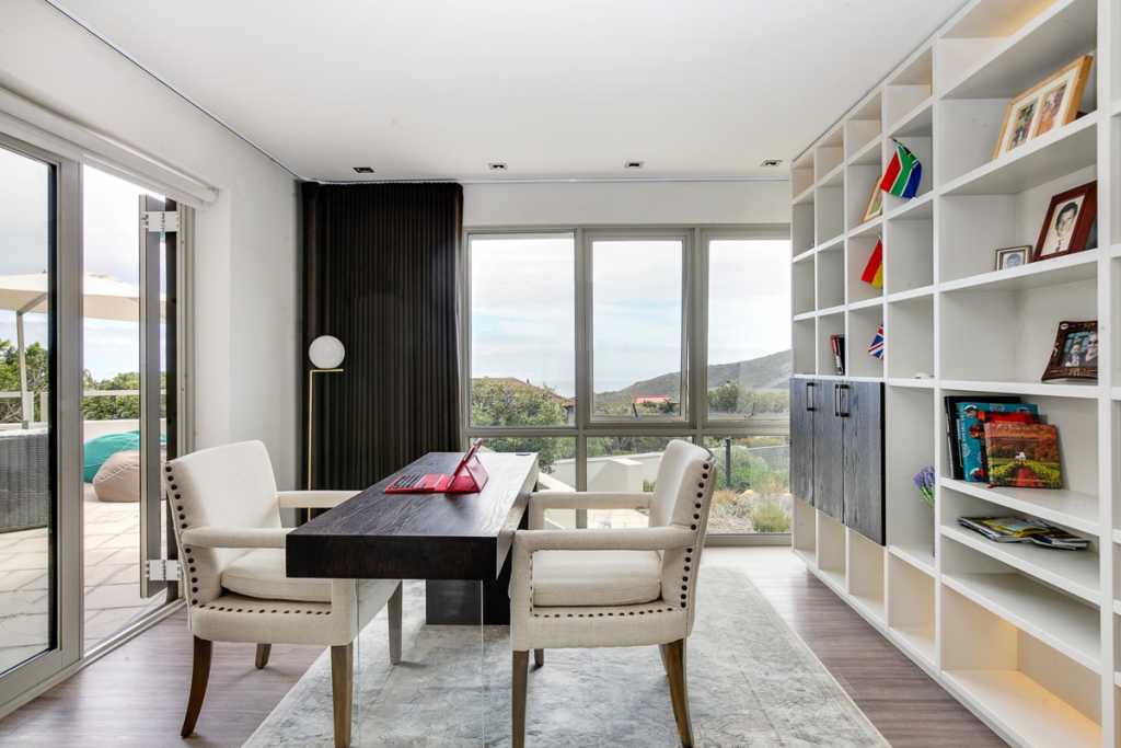 Photo 10 of Hely Views accommodation in Camps Bay, Cape Town with 5 bedrooms and 5 bathrooms