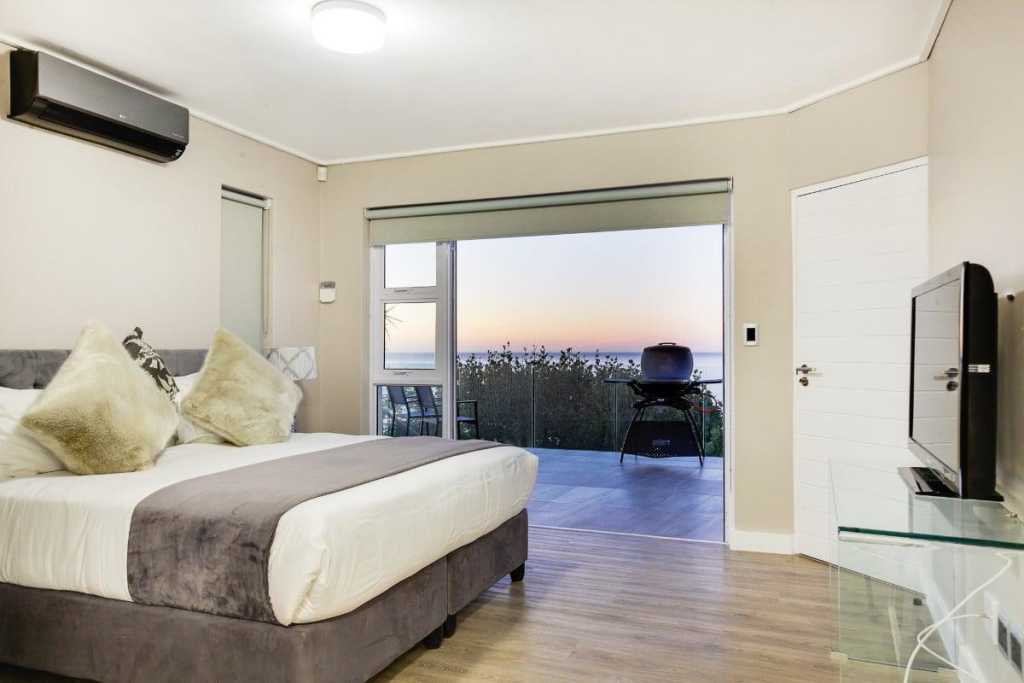Photo 7 of Houghton Views accommodation in Camps Bay, Cape Town with 4 bedrooms and 4 bathrooms