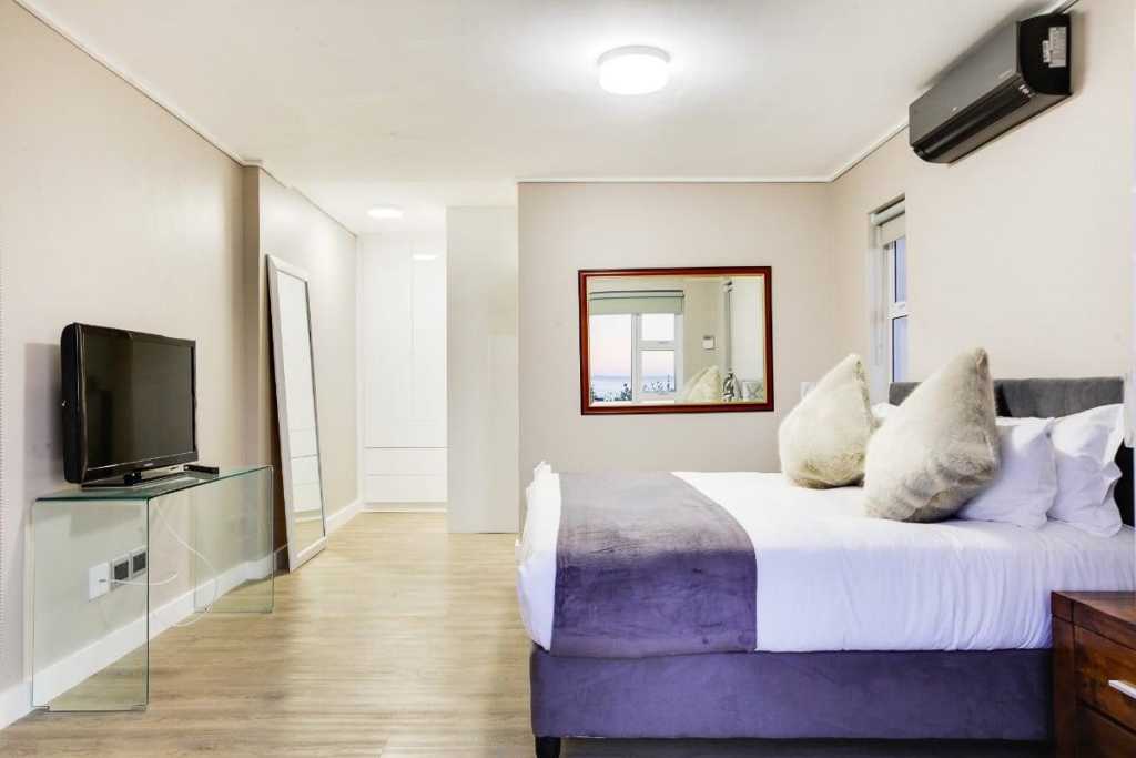 Photo 8 of Houghton Views accommodation in Camps Bay, Cape Town with 4 bedrooms and 4 bathrooms