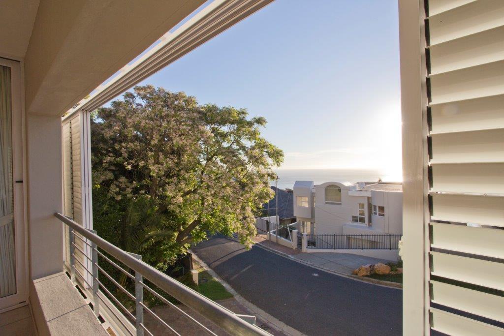 Photo 5 of Medburn Road Villa accommodation in Camps Bay, Cape Town with 4 bedrooms and 3 bathrooms
