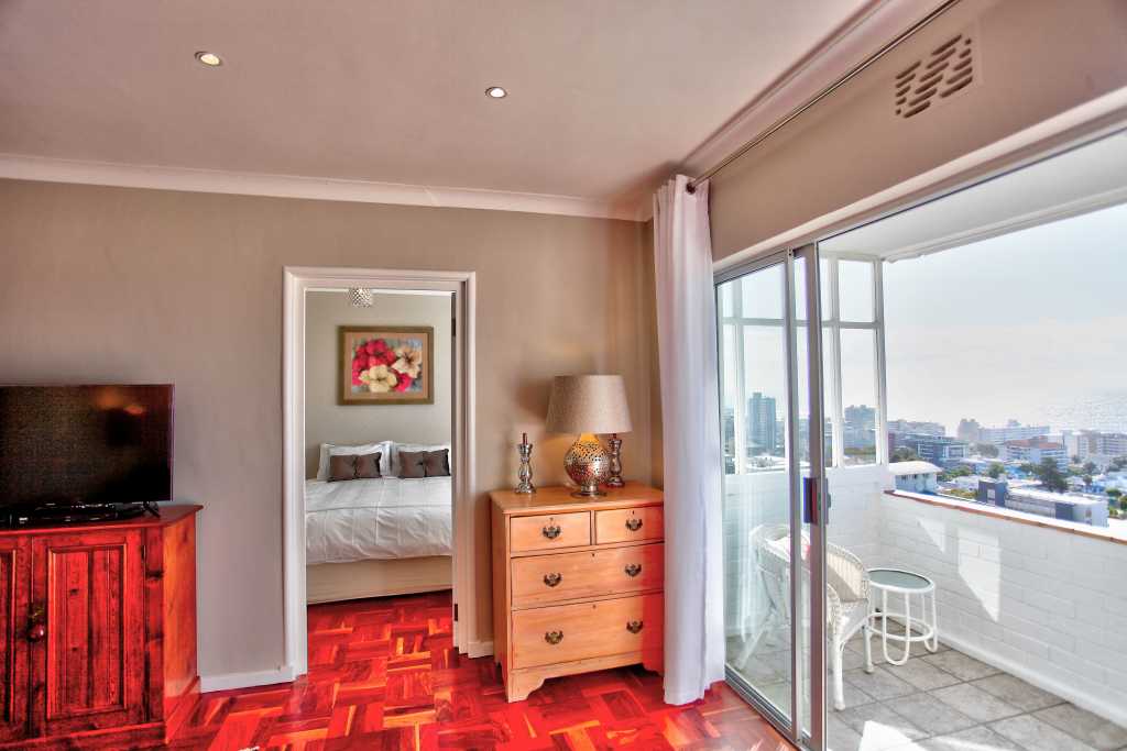 Photo 6 of Miramar Pad accommodation in Sea Point, Cape Town with 1 bedrooms and 1 bathrooms