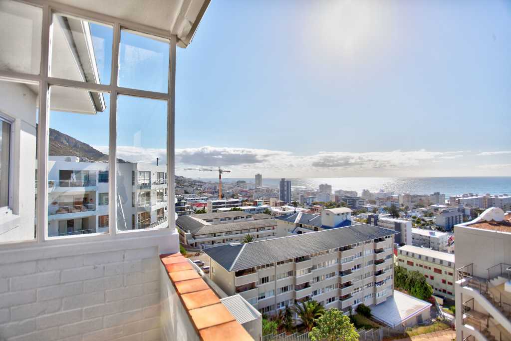 Photo 7 of Miramar Pad accommodation in Sea Point, Cape Town with 1 bedrooms and 1 bathrooms