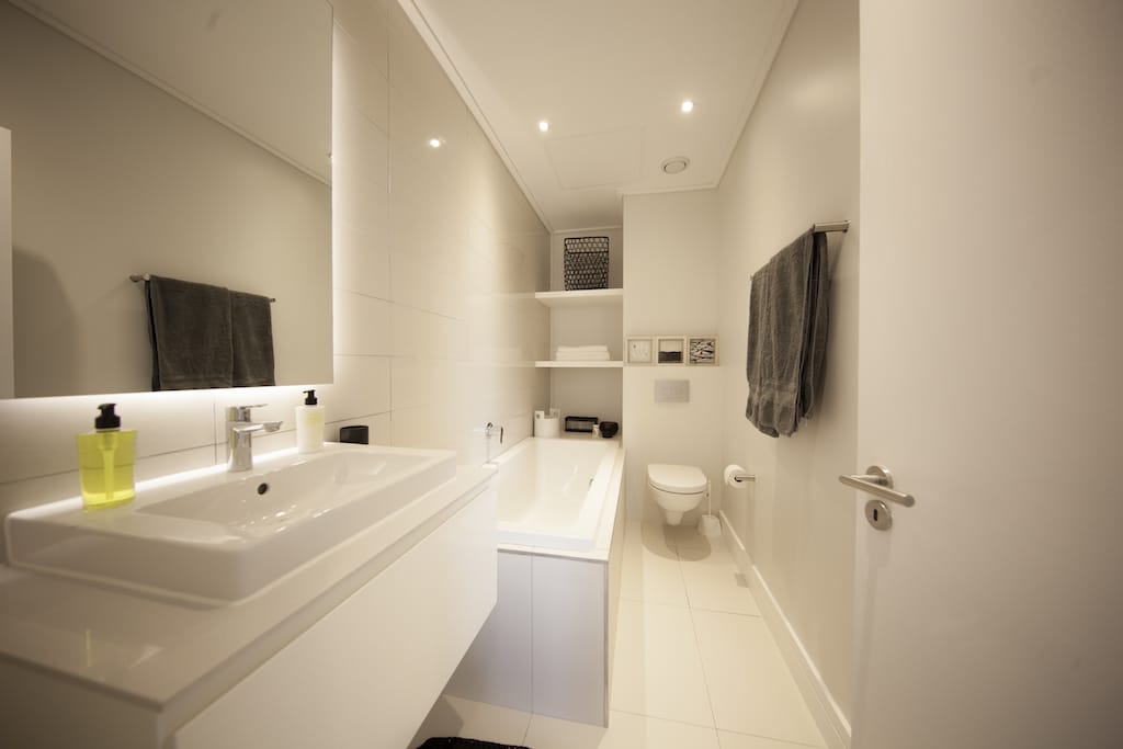 Photo 6 of Radisson 1510 accommodation in City Centre, Cape Town with 2 bedrooms and 2 bathrooms