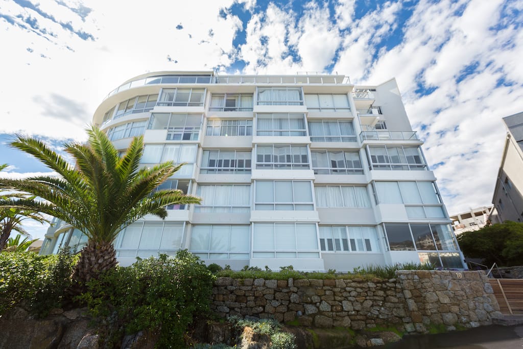 Photo 14 of Sea Breeze Apartment accommodation in Bantry Bay, Cape Town with 3 bedrooms and 3 bathrooms