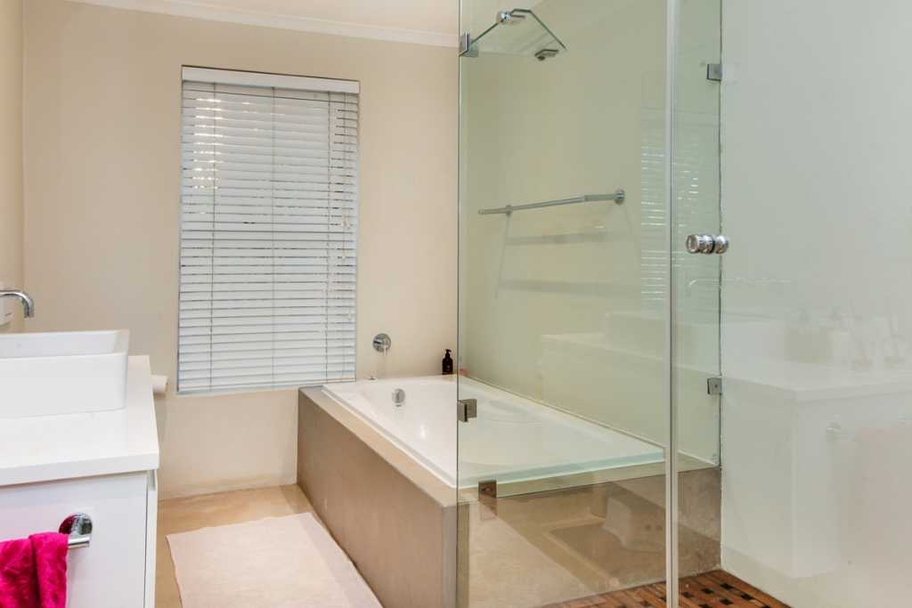 Photo 19 of St Patricks Villa accommodation in Fresnaye, Cape Town with 3 bedrooms and 3 bathrooms