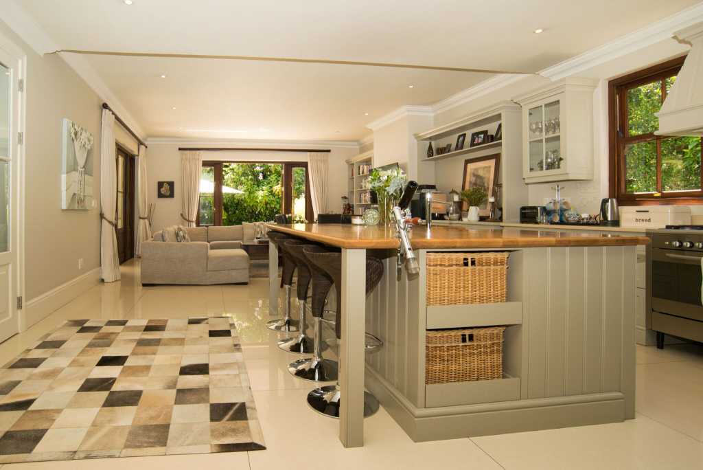 Photo 5 of Eagle Constantia accommodation in Constantia, Cape Town with 4 bedrooms and 4 bathrooms