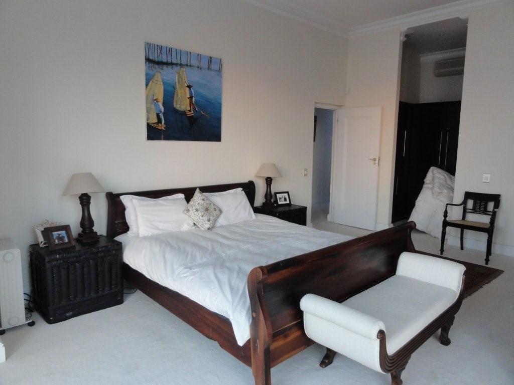 Photo 3 of 35 Arcadia Road Villa accommodation in Bantry Bay, Cape Town with 3 bedrooms and 3 bathrooms