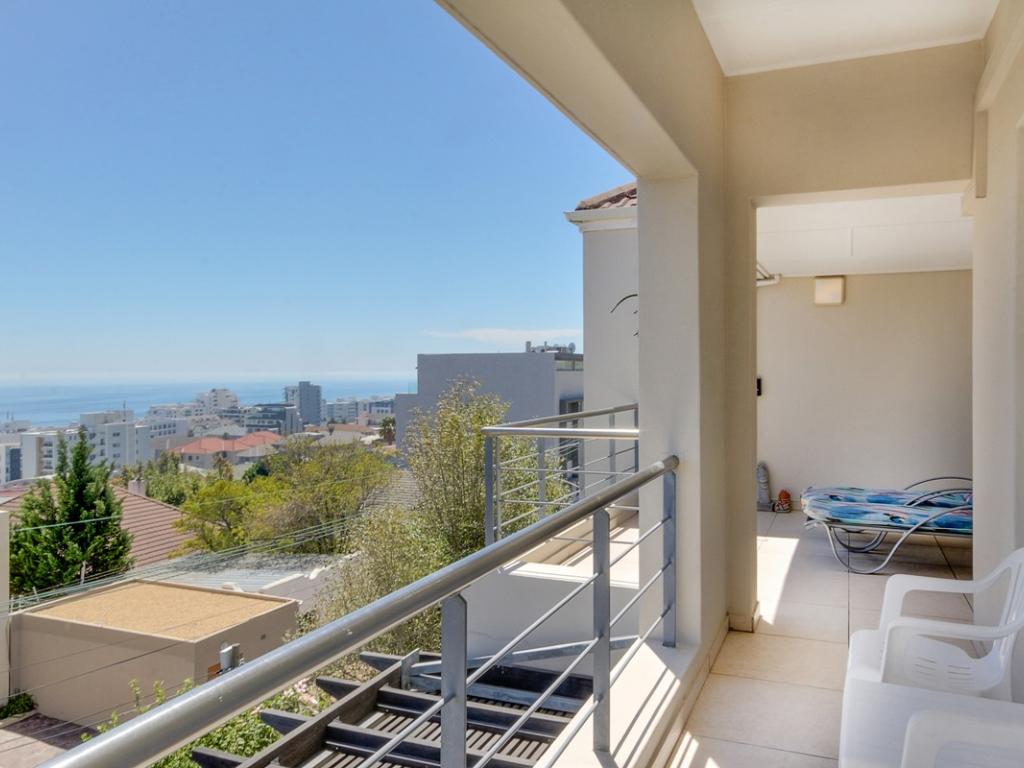 Photo 4 of 4 Ave Charmante accommodation in Bantry Bay, Cape Town with 2 bedrooms and 2 bathrooms