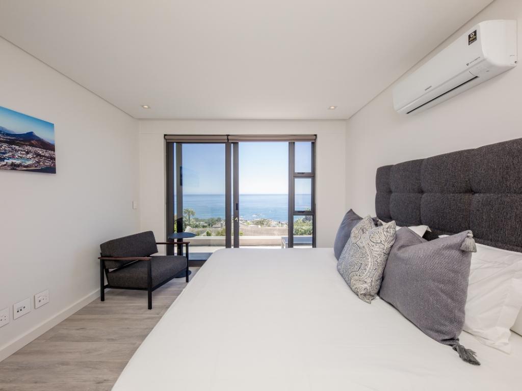 Photo 5 of 8 Fiskaal Villa accommodation in Camps Bay, Cape Town with 6 bedrooms and 6 bathrooms