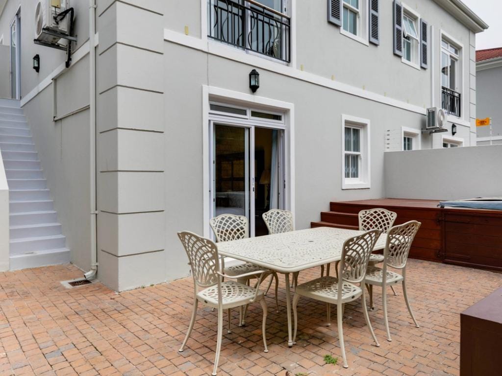 Photo 21 of Berkely Place accommodation in Camps Bay, Cape Town with 3 bedrooms and 2 bathrooms