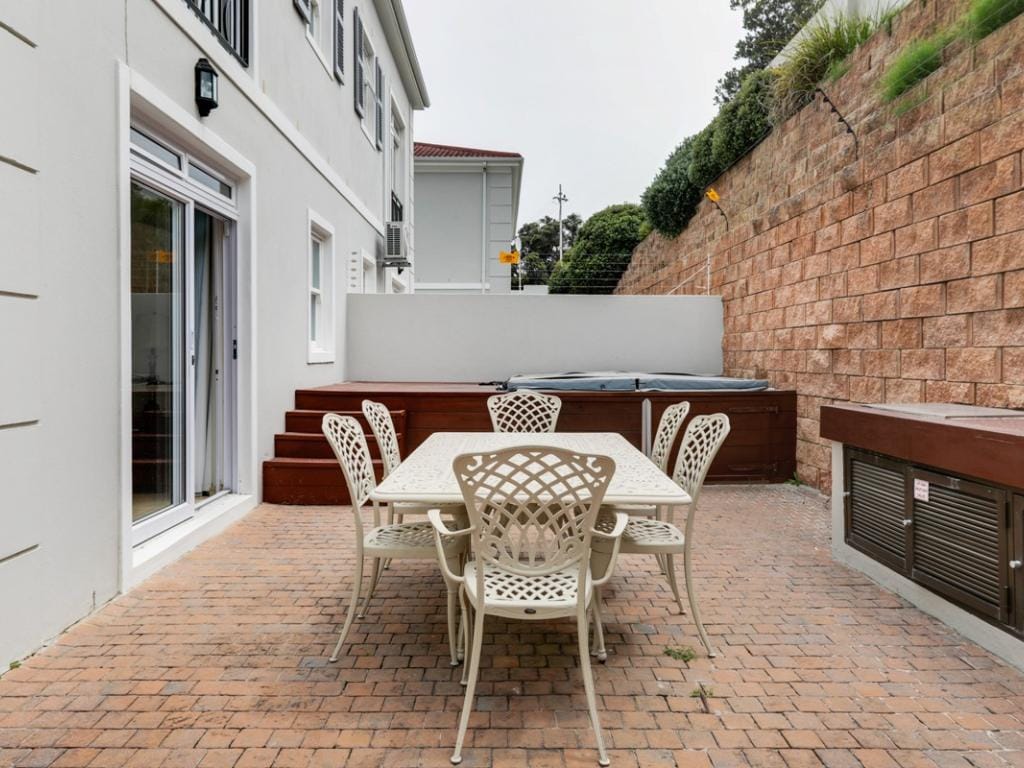 Photo 7 of Berkely Place accommodation in Camps Bay, Cape Town with 3 bedrooms and 2 bathrooms