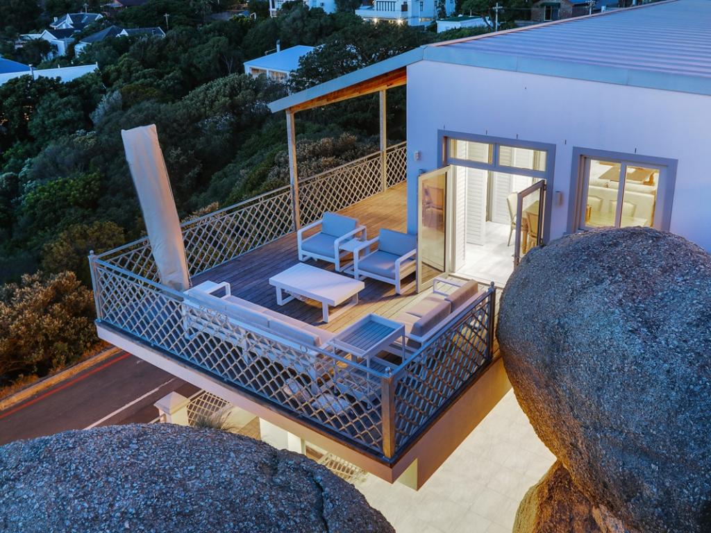 Photo 8 of Castle Rock Villa accommodation in Llandudno, Cape Town with 6 bedrooms and 6 bathrooms