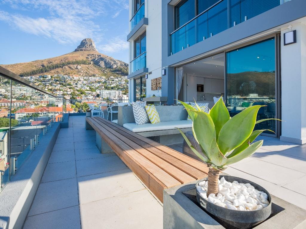 Photo 16 of Fairmont 902 accommodation in Sea Point, Cape Town with 2 bedrooms and 2 bathrooms
