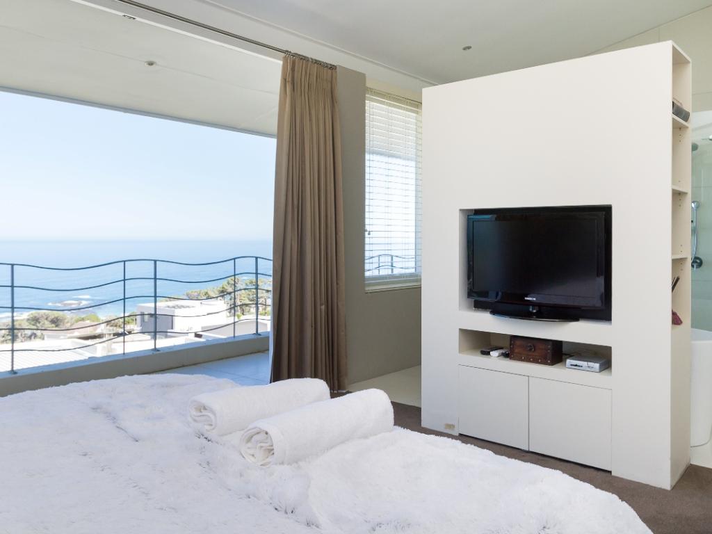 Photo 16 of Horak Haven accommodation in Camps Bay, Cape Town with 3 bedrooms and 3 bathrooms