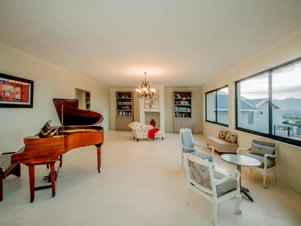 Photo 18 of Mountain Side Mansion accommodation in Tokai, Cape Town with 4 bedrooms and 4 bathrooms