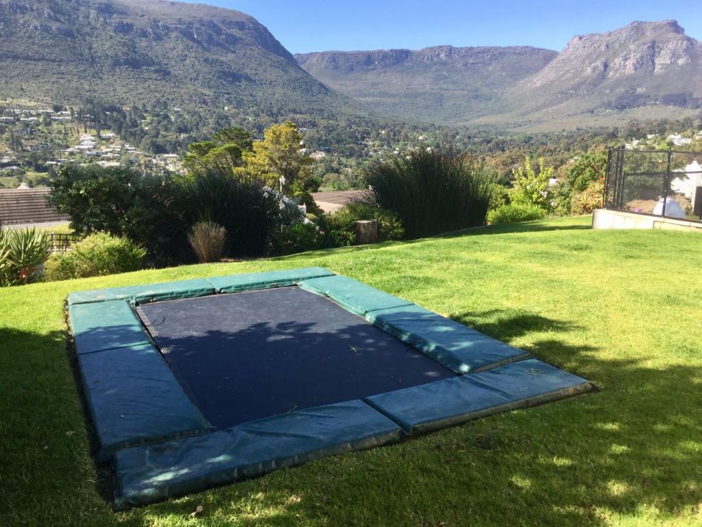 Photo 19 of Oakwood Lane accommodation in Hout Bay, Cape Town with 4 bedrooms and 3 bathrooms