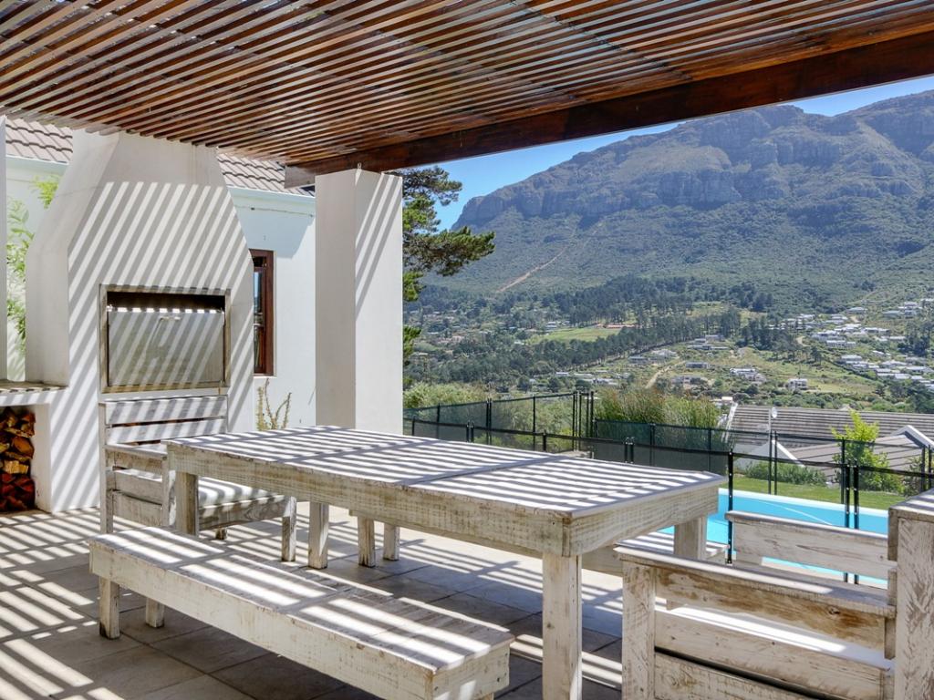 Photo 4 of Oakwood Lane accommodation in Hout Bay, Cape Town with 4 bedrooms and 3 bathrooms