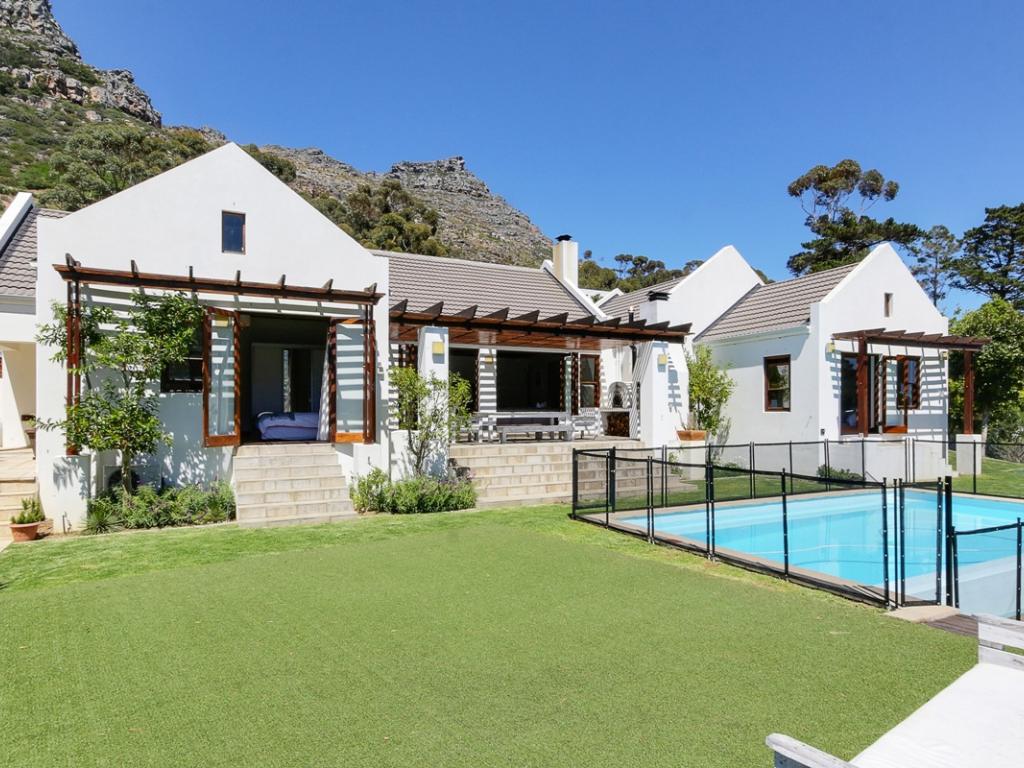 Photo 1 of Oakwood Lane accommodation in Hout Bay, Cape Town with 4 bedrooms and 3 bathrooms