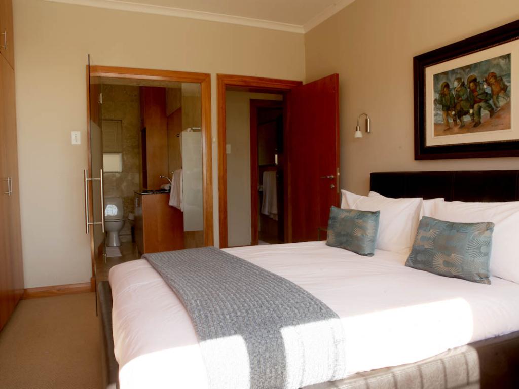 Photo 14 of Panorama Apartment accommodation in Camps Bay, Cape Town with 1 bedrooms and 1 bathrooms