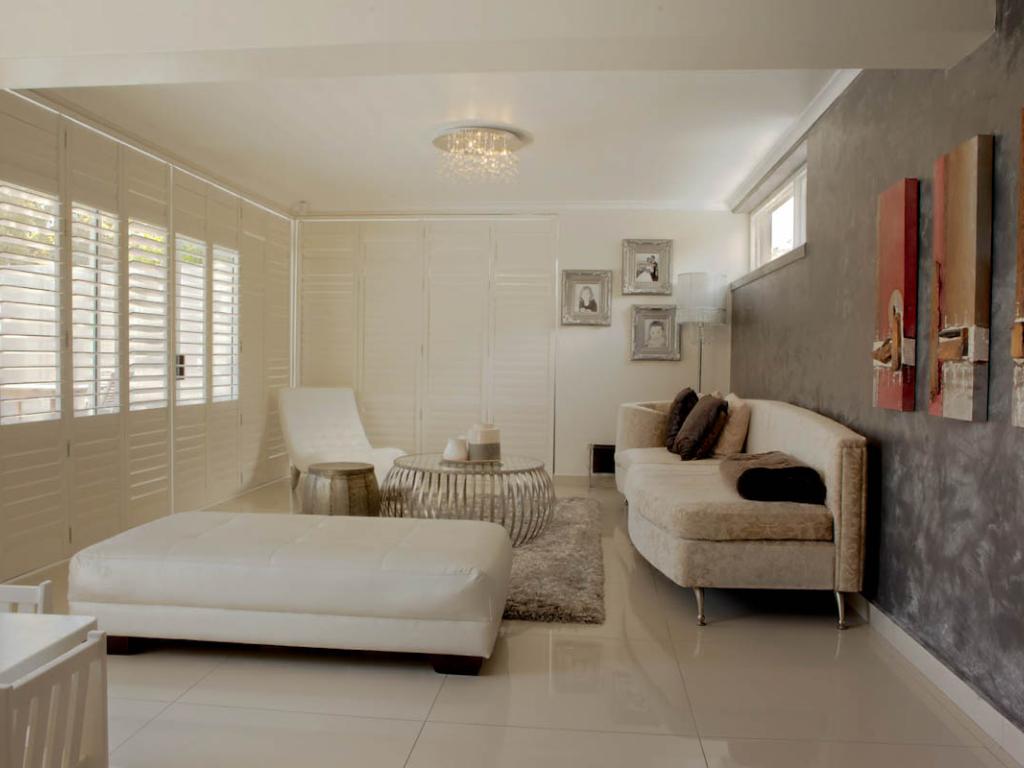 Photo 11 of Villa Central Drive accommodation in Camps Bay, Cape Town with 5 bedrooms and 5 bathrooms
