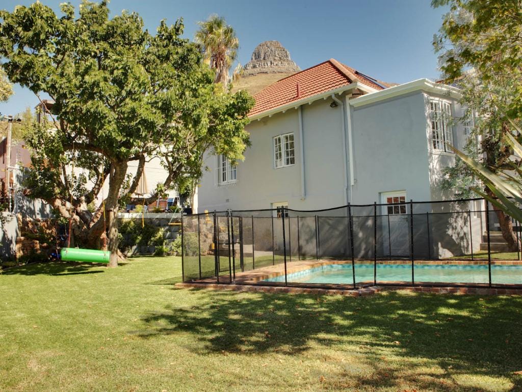 Photo 2 of Villa Le Sueur accommodation in Fresnaye, Cape Town with 4 bedrooms and 2 bathrooms