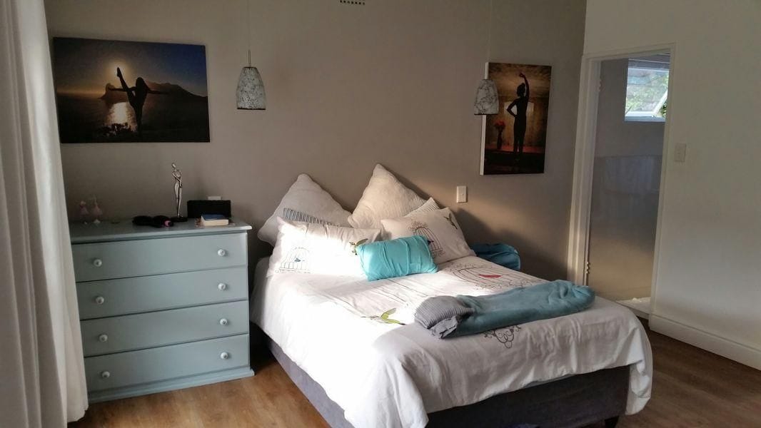 Photo 12 of Tokai Villa accommodation in Tokai, Cape Town with 4 bedrooms and 4 bathrooms