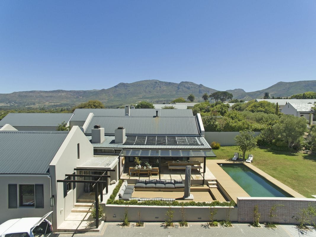 Photo 4 of Constantia Modern Villa accommodation in Constantia, Cape Town with 5 bedrooms and 6 bathrooms