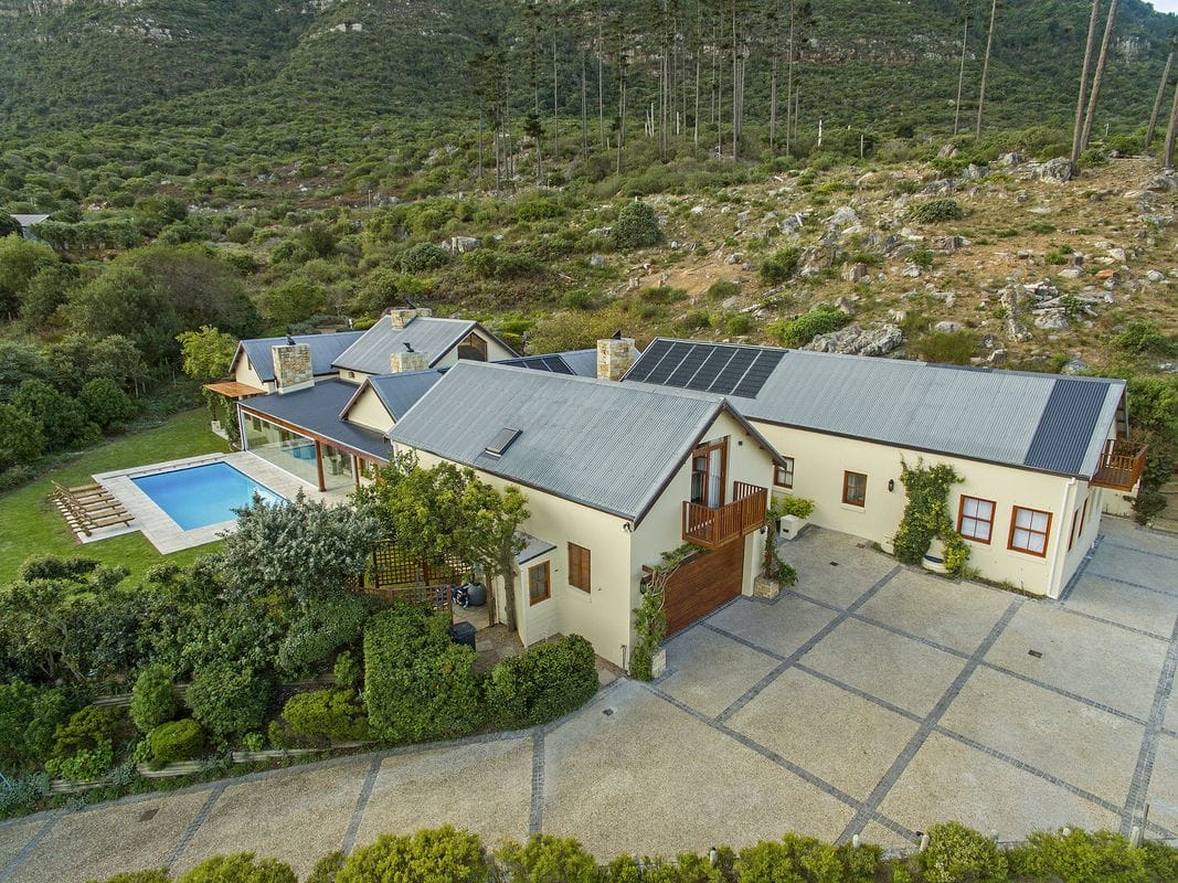 Photo 33 of Kenrock Tanglin accommodation in Hout Bay, Cape Town with 6 bedrooms and 5 bathrooms
