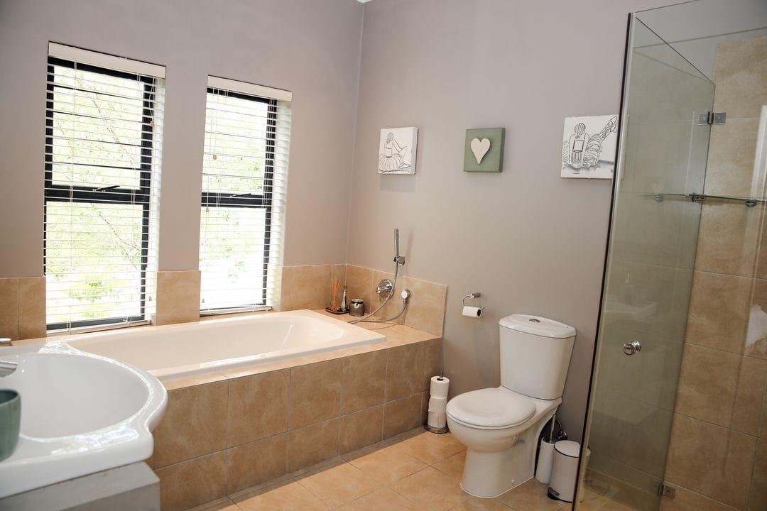 Photo 8 of Constantia Nadia Villa accommodation in Constantia, Cape Town with 4 bedrooms and 4 bathrooms