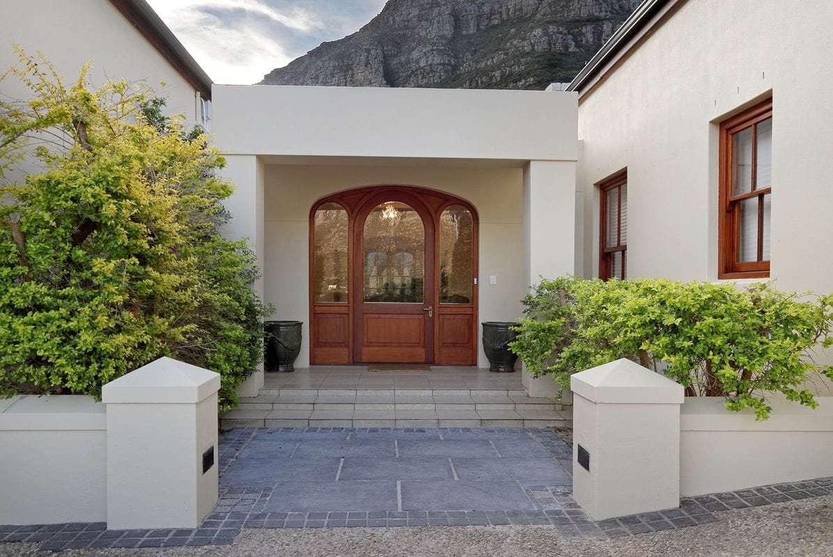 Photo 15 of Kenrock Tanglin accommodation in Hout Bay, Cape Town with 6 bedrooms and 5 bathrooms