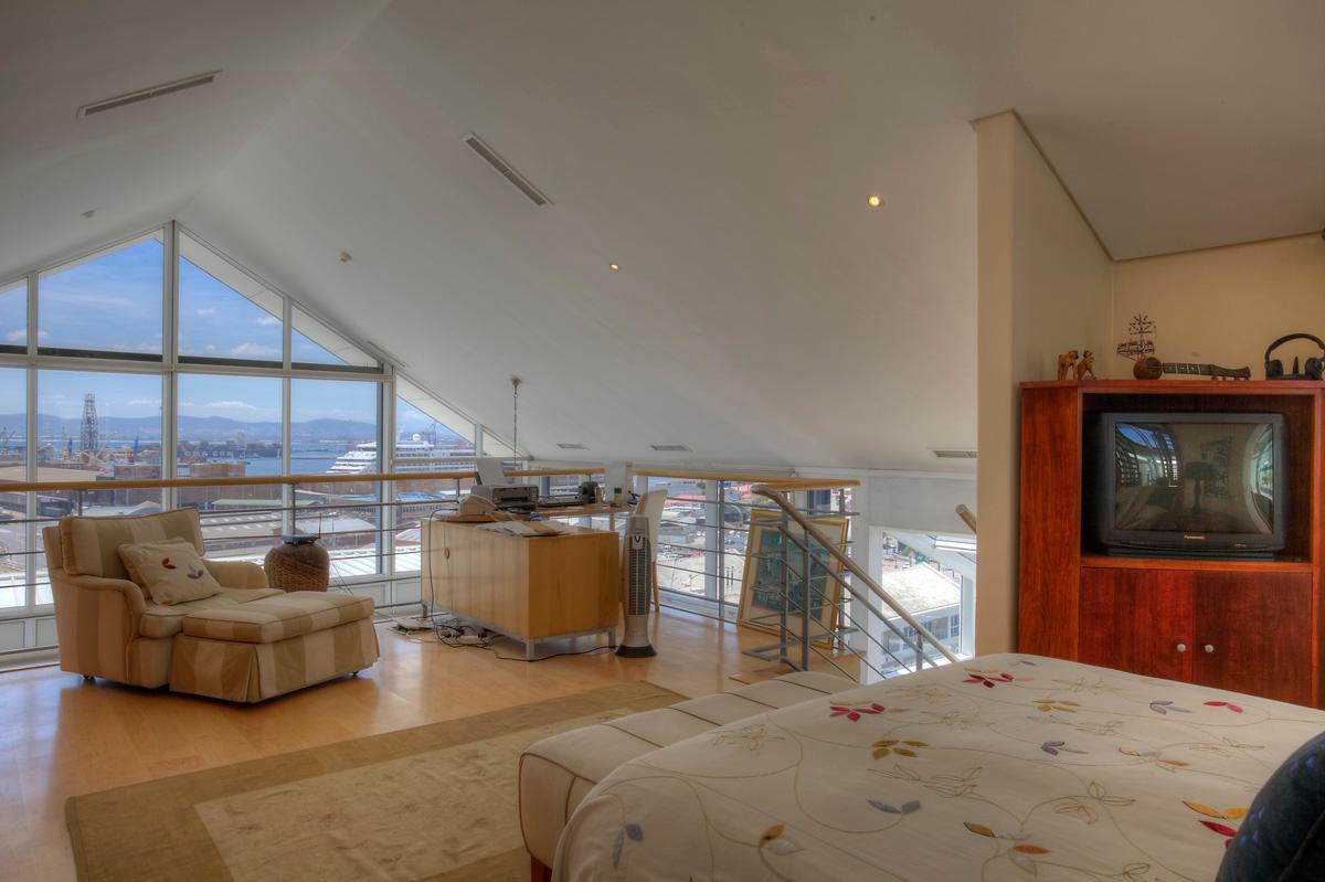 Photo 14 of Bannockburn Penthouse accommodation in V&A Waterfront, Cape Town with 3 bedrooms and 2.5 bathrooms