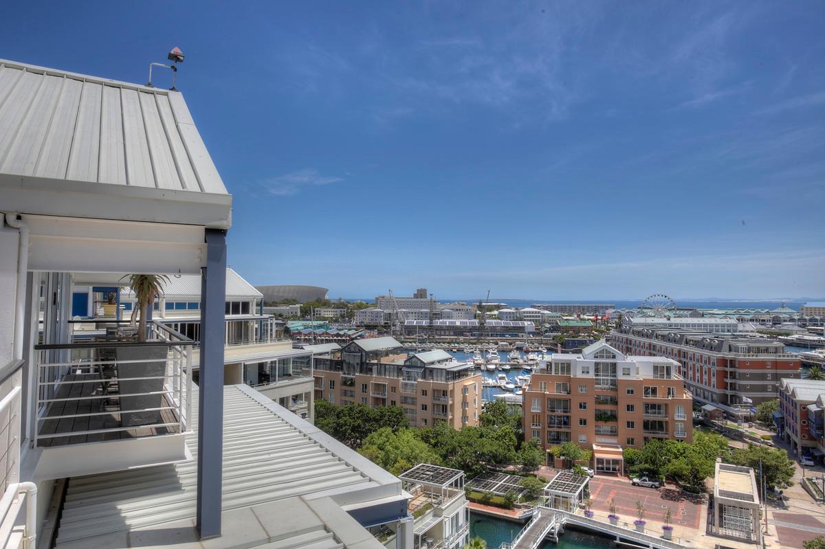 Photo 18 of Bannockburn Penthouse accommodation in V&A Waterfront, Cape Town with 3 bedrooms and 2.5 bathrooms
