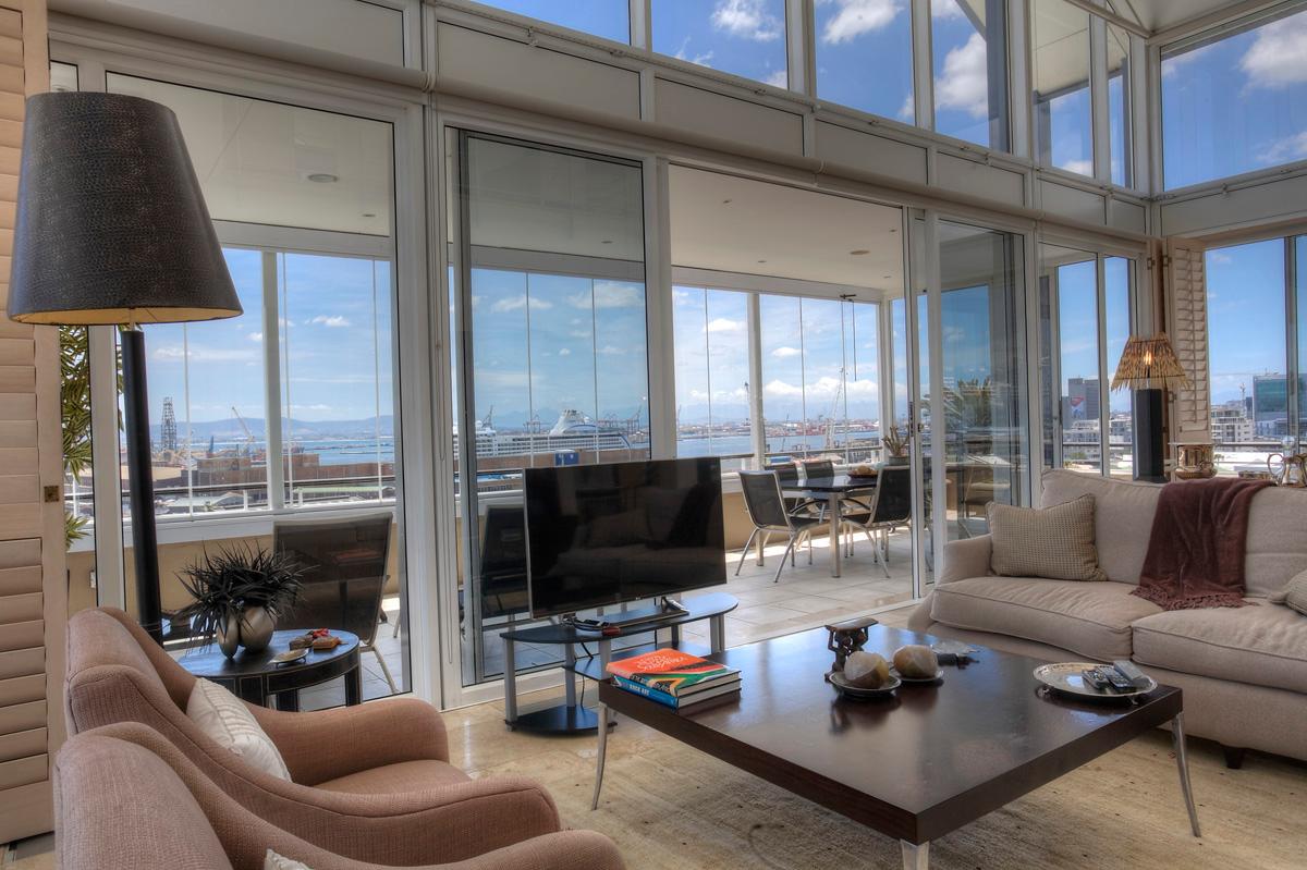 Photo 24 of Bannockburn Penthouse accommodation in V&A Waterfront, Cape Town with 3 bedrooms and 2.5 bathrooms