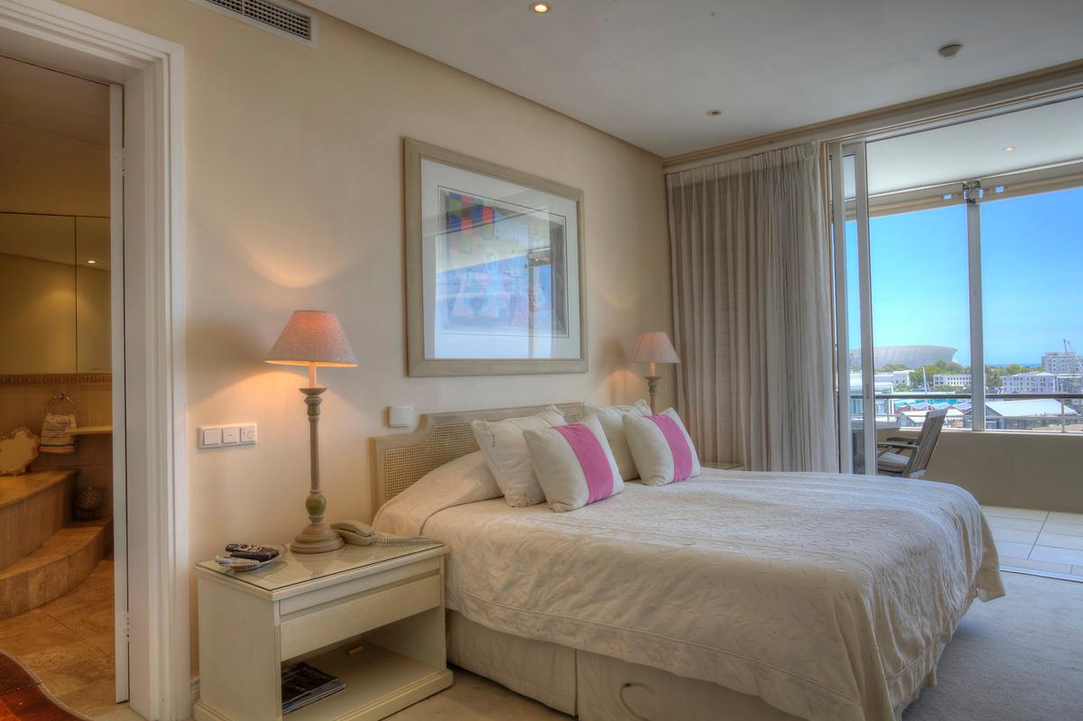 Photo 6 of Bannockburn Penthouse accommodation in V&A Waterfront, Cape Town with 3 bedrooms and 2.5 bathrooms
